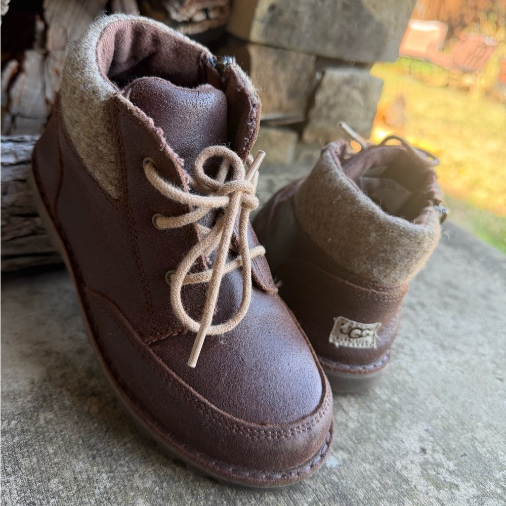 UGG Orin Kids Brown Leather Lace-Up Boots w/shearling lining Sz-12 Toddler.‎   X